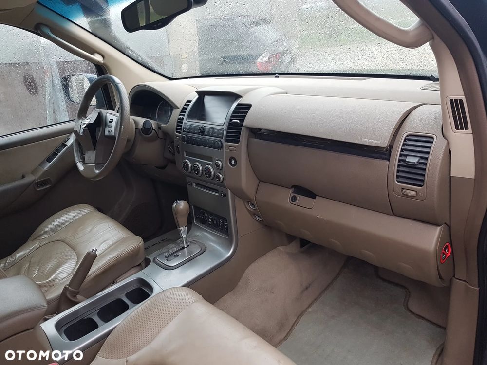 Nissan Pathfinder 2.5 DCi Sport / SE - 9