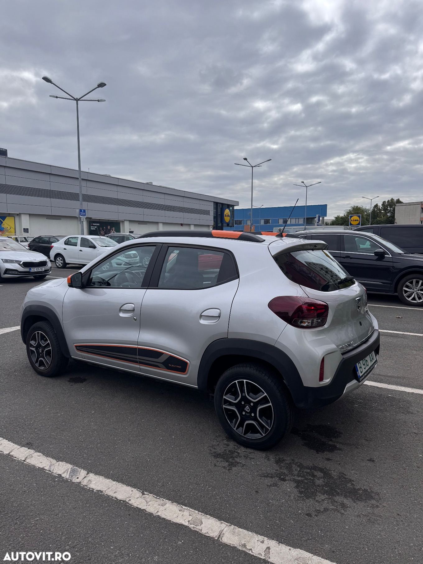 Dacia Spring Essential - 2