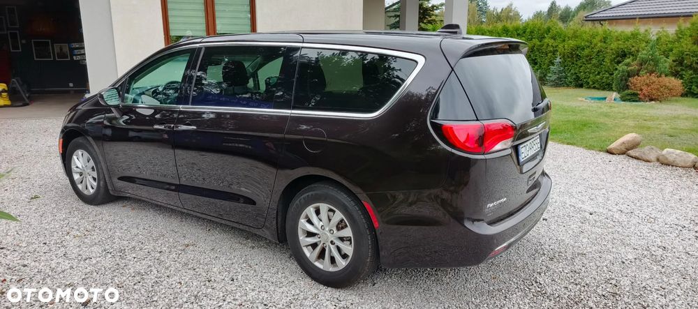 Chrysler Pacifica - 3