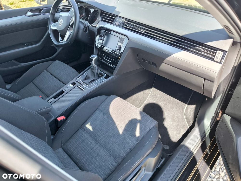Volkswagen Passat - 12