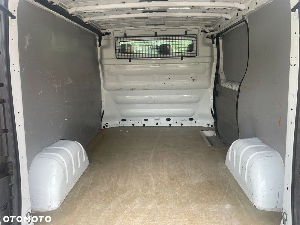 Opel Vivaro - 10
