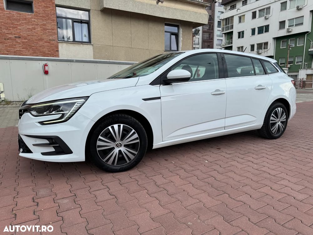 RENAULT Megane 2023 — imagine 2