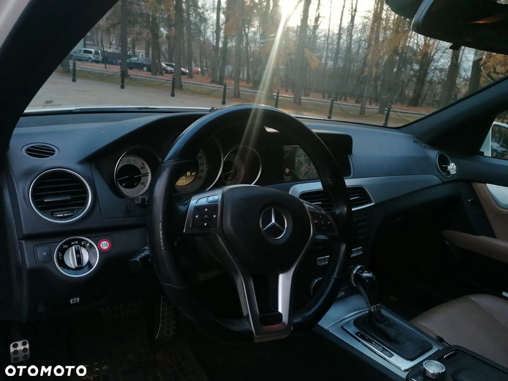 Mercedes-Benz Klasa C 350 CDI DPF 4Matic 7G-TRONIC BlueEFFICIENCY Special Edition - 3