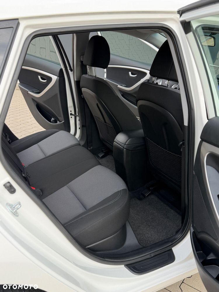 Hyundai i30 1.6 GDI Premium - 11