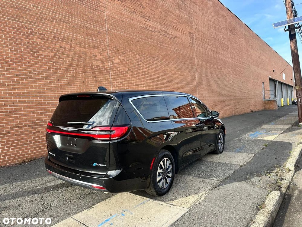 Chrysler Pacifica - 2