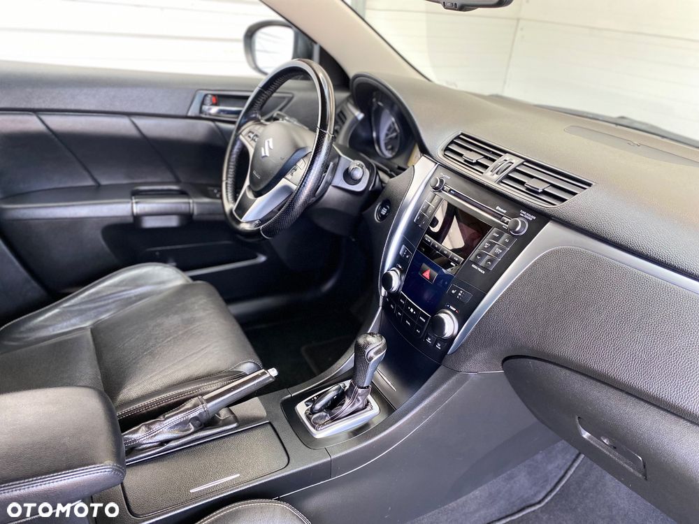 Suzuki Kizashi 2.4 Sport 4WD CVT - 11