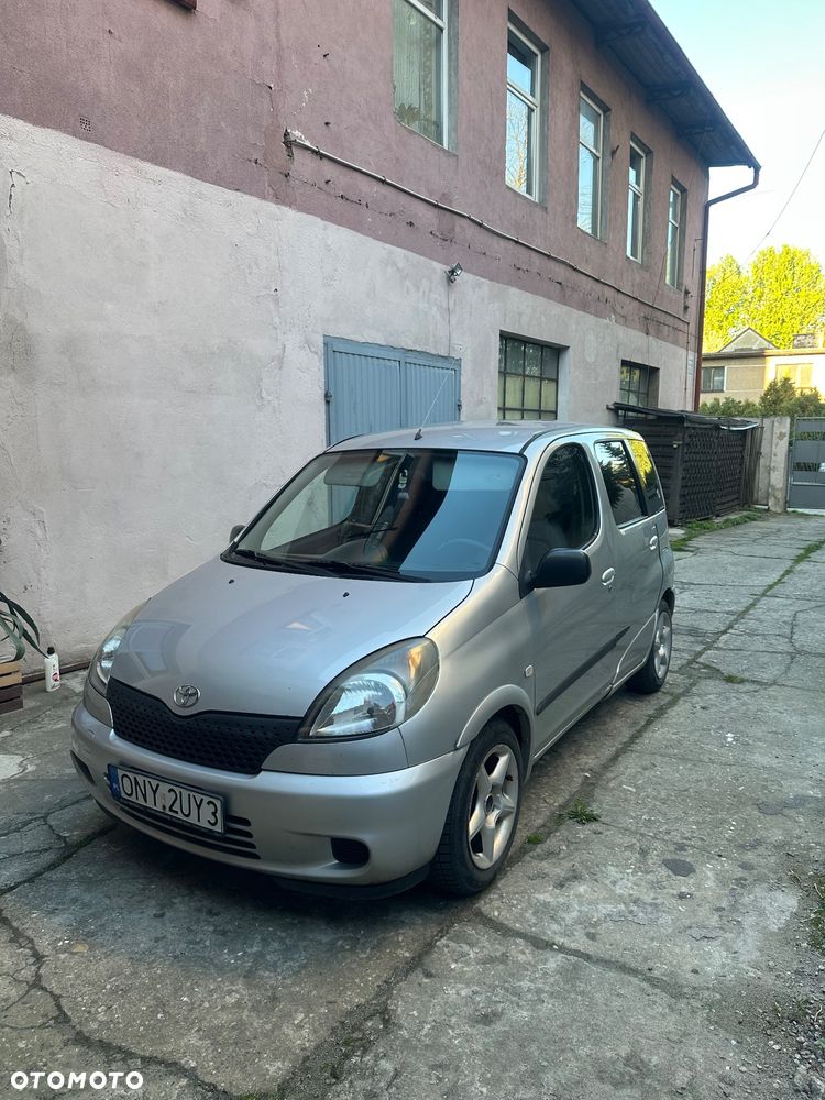 Toyota Yaris Verso - 2