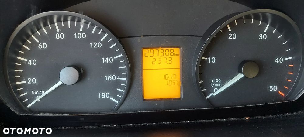 Mercedes-Benz Sprinter - 9