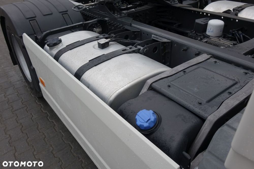 Volvo FH 500 GLOBETROTTER / I-SAVE / STANDARD / AUTOMAT / EURO 6 / KLIMATYZACJA POSTOJOWA / LODÓWKA / LED / NAVI / 2 ZBIORNIKI - 17