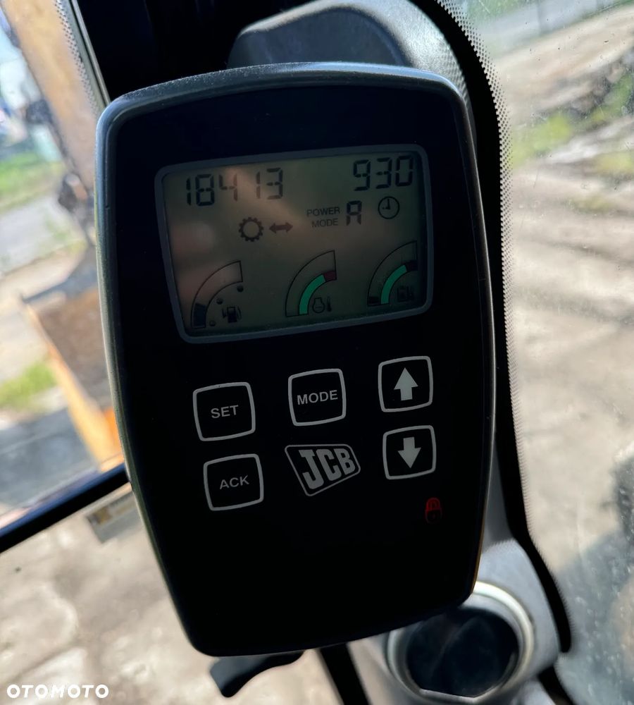 JCB JS 220 LC - 9
