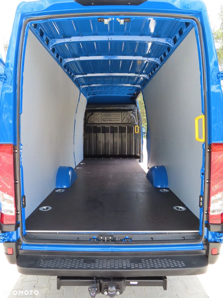 Iveco Daily 35S18 3.0 HPI 180 KM POWER Furgon Blaszak XXL 4.70 CM MAXI LONG Wysokość H2 1900 mm WZMACNIANE ZAWIESZENIE 970 Kg Ładowność HAK 3500 Kg Rozstaw Osi 4100 mm DMC 3500 Kg, WZMACNIANY Stan JAK NOWY OKAZJA DOSTEPNY I GOTOWY - 21