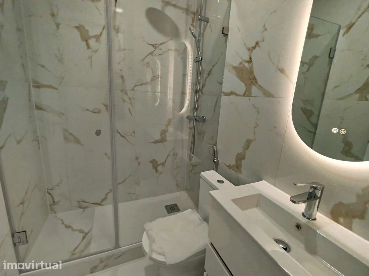 T2 Totalmente Remodelado - Centro da Damaia - Grande imagem: 4/9