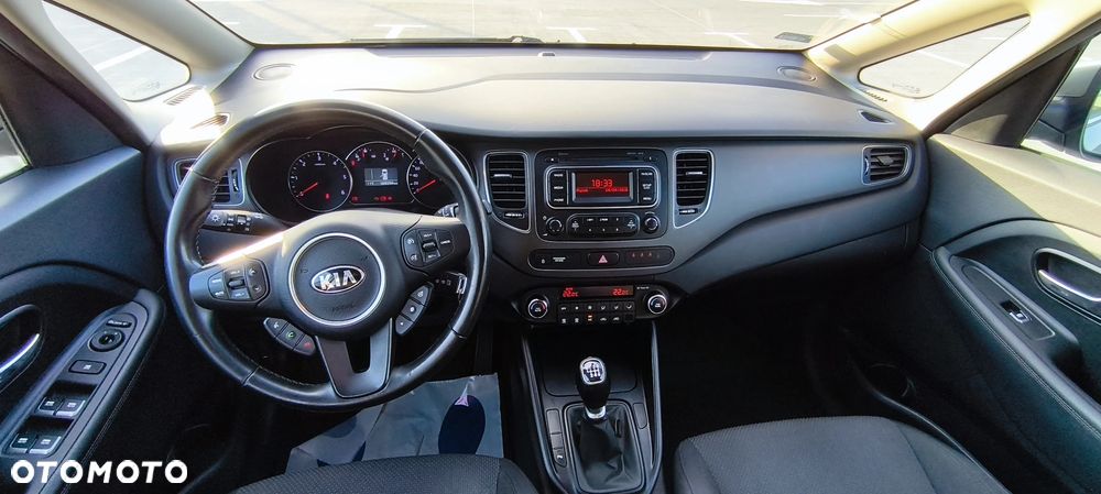 Kia Carens - 11