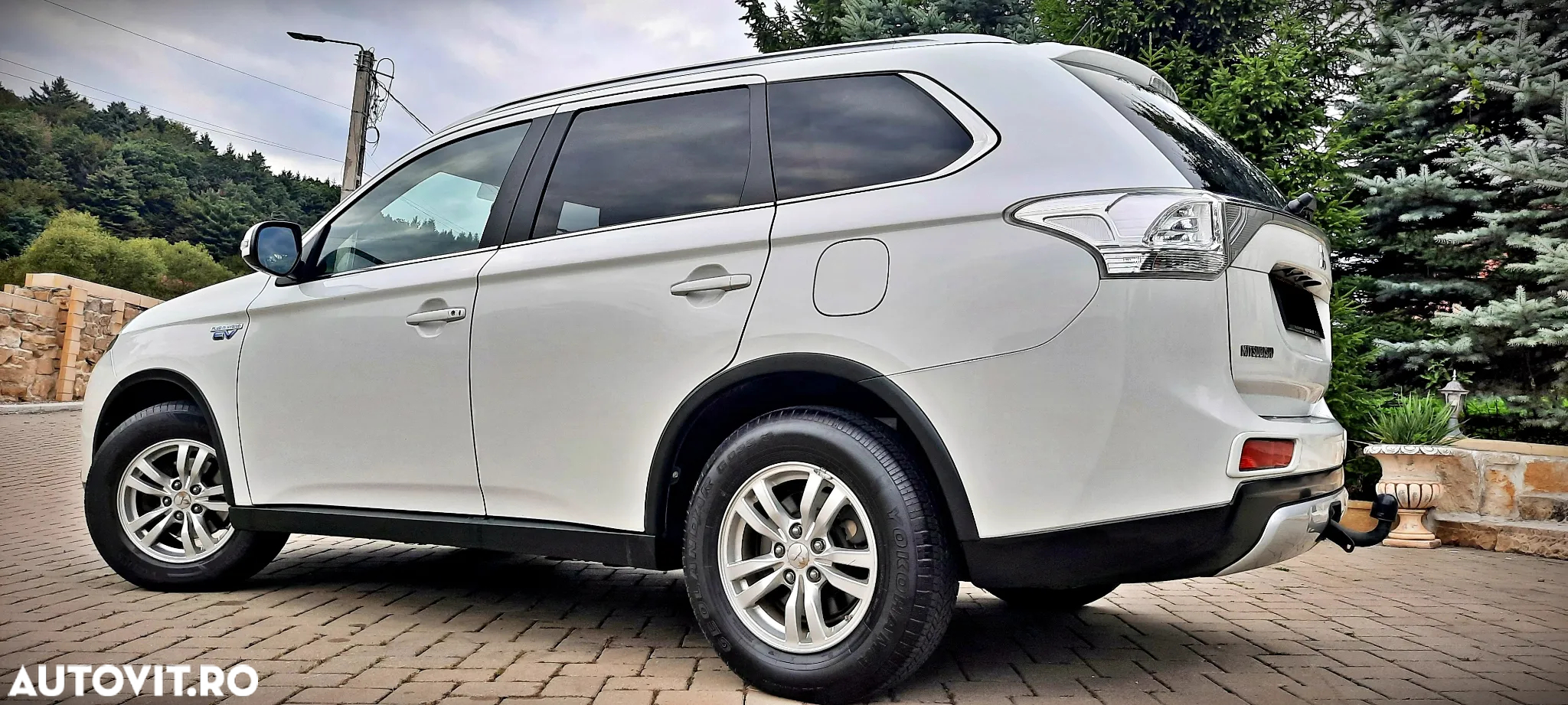 Mitsubishi Outlander 2.0 4WD Plug-In Hybrid - 3