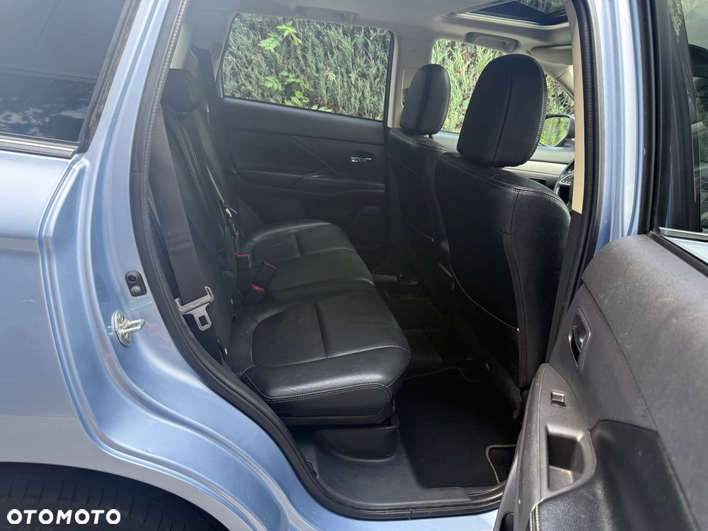 Mitsubishi Outlander 2.0 4WD Top - 25