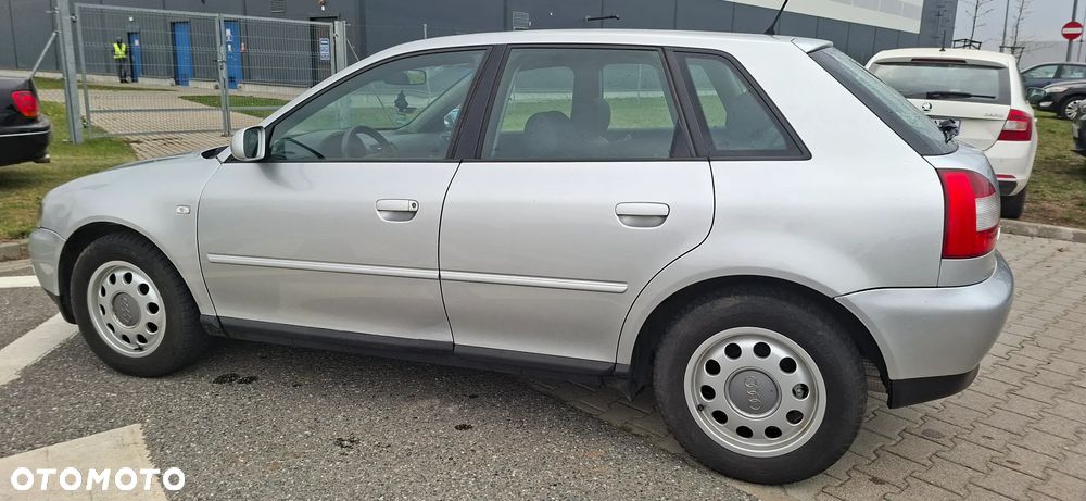 Audi A3 Sportback 1.6 Ambition - 4