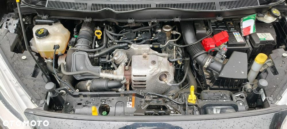 Ford Transit Courier - 26