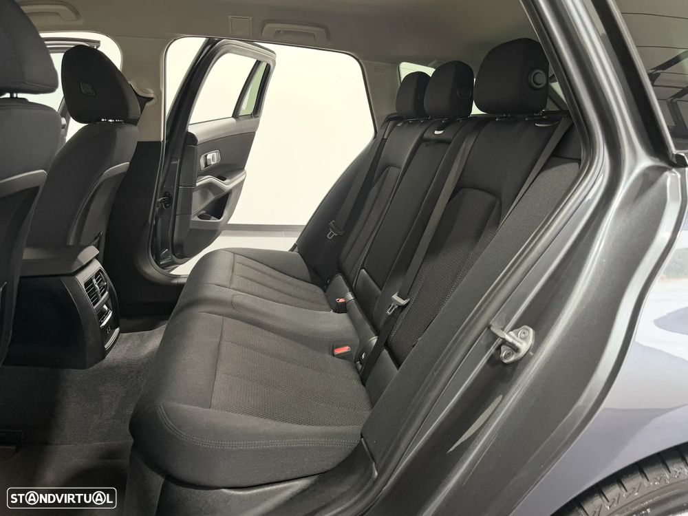 BMW 330 e Corporate Edition Auto - 43