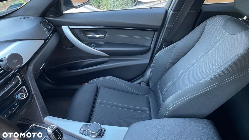 BMW Seria 3 320d Sport Line - 25