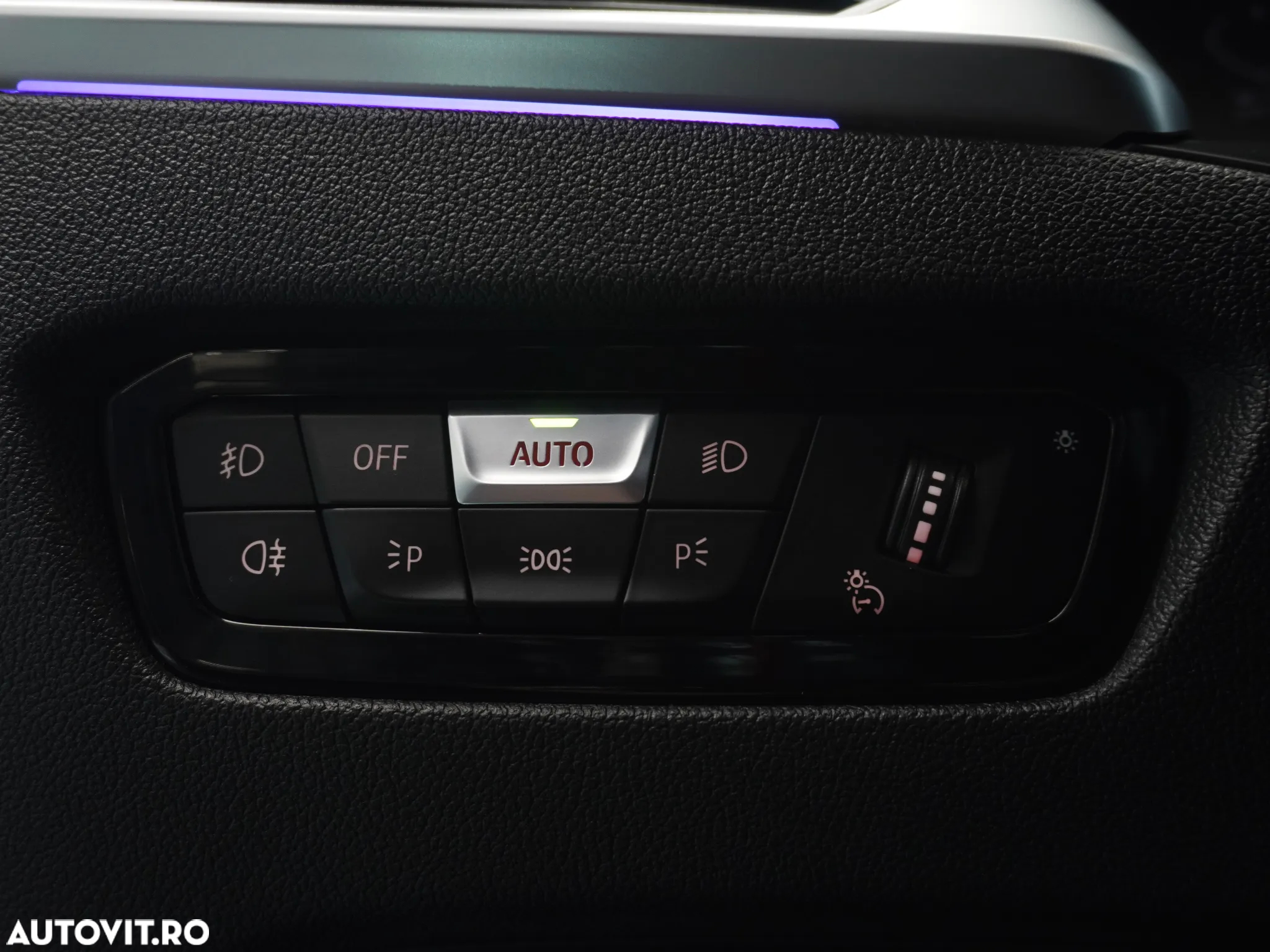 BMW Seria 3 318d Aut. Luxury Line - 25