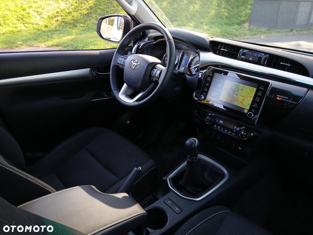 Toyota Hilux 2.8 D-4D Double Cab SR5 4x4 - 24