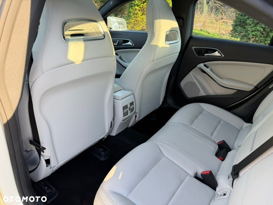 Mercedes-Benz CLA 250 4-Matic AMG Line - 24