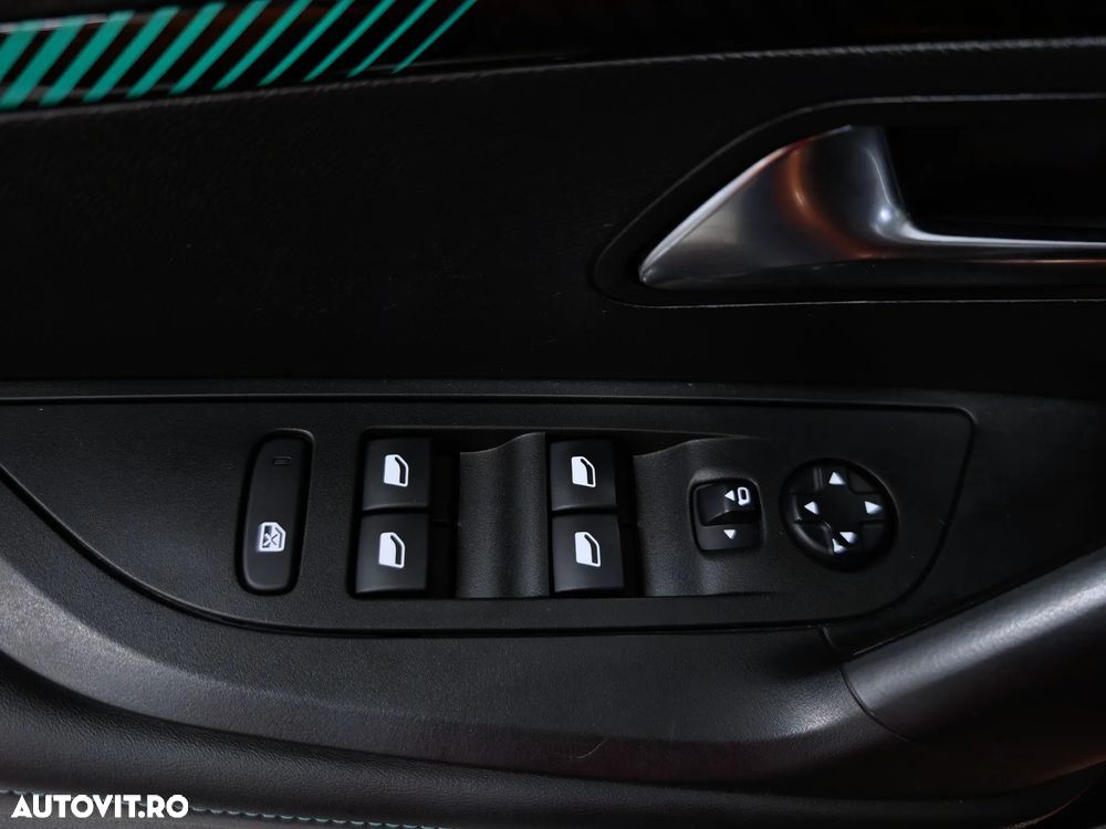 Peugeot 2008 PureTech 130 EAT8 Allure Pack - 5