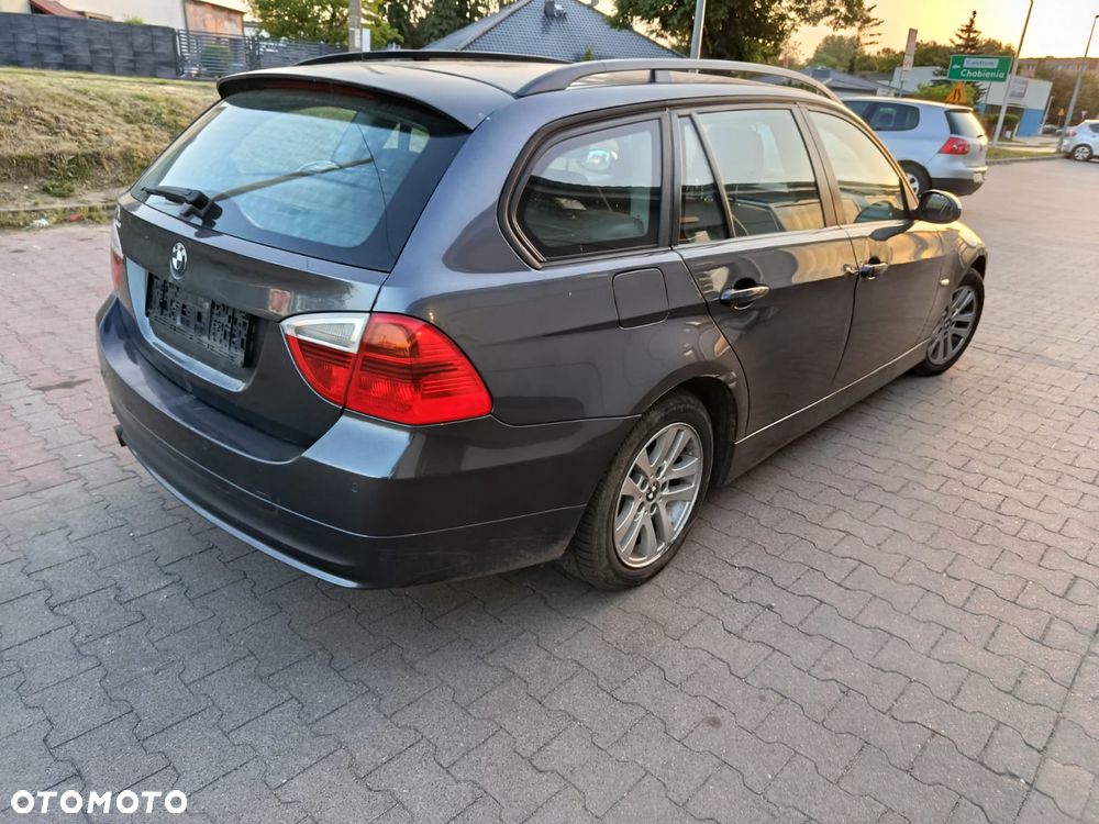 BMW Seria 3 318i - 4