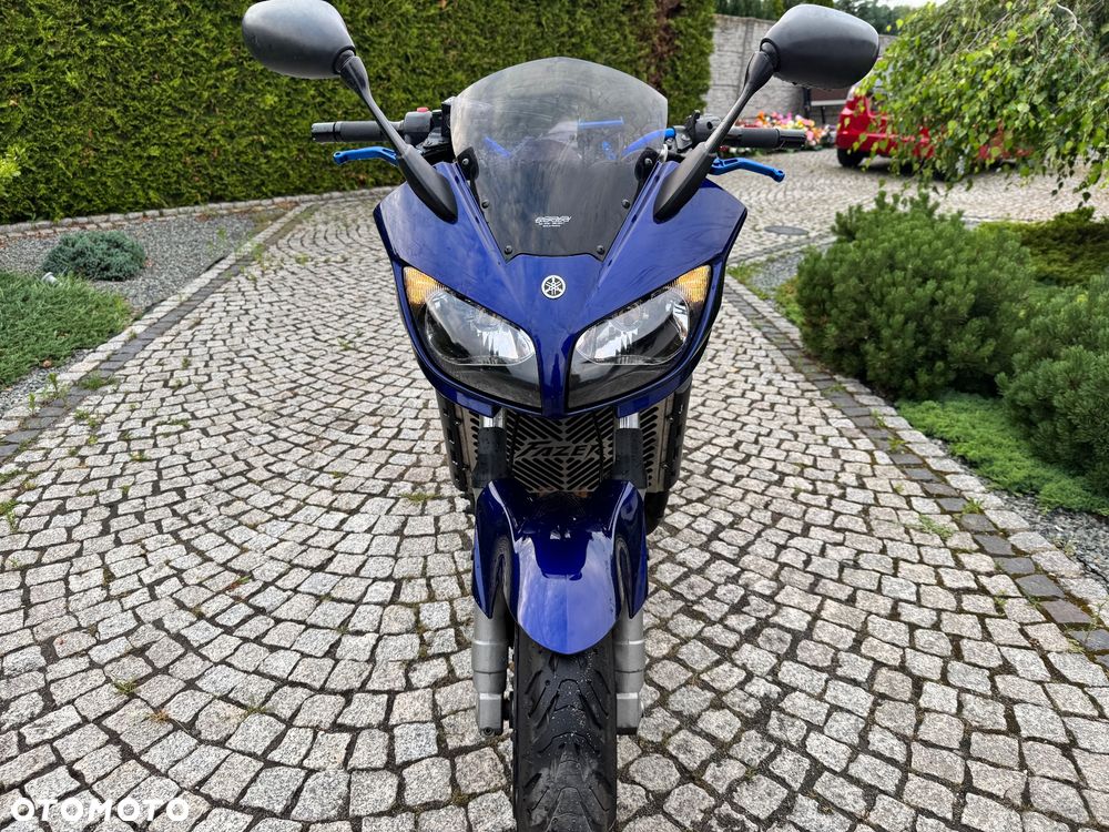 Yamaha FZS - 8