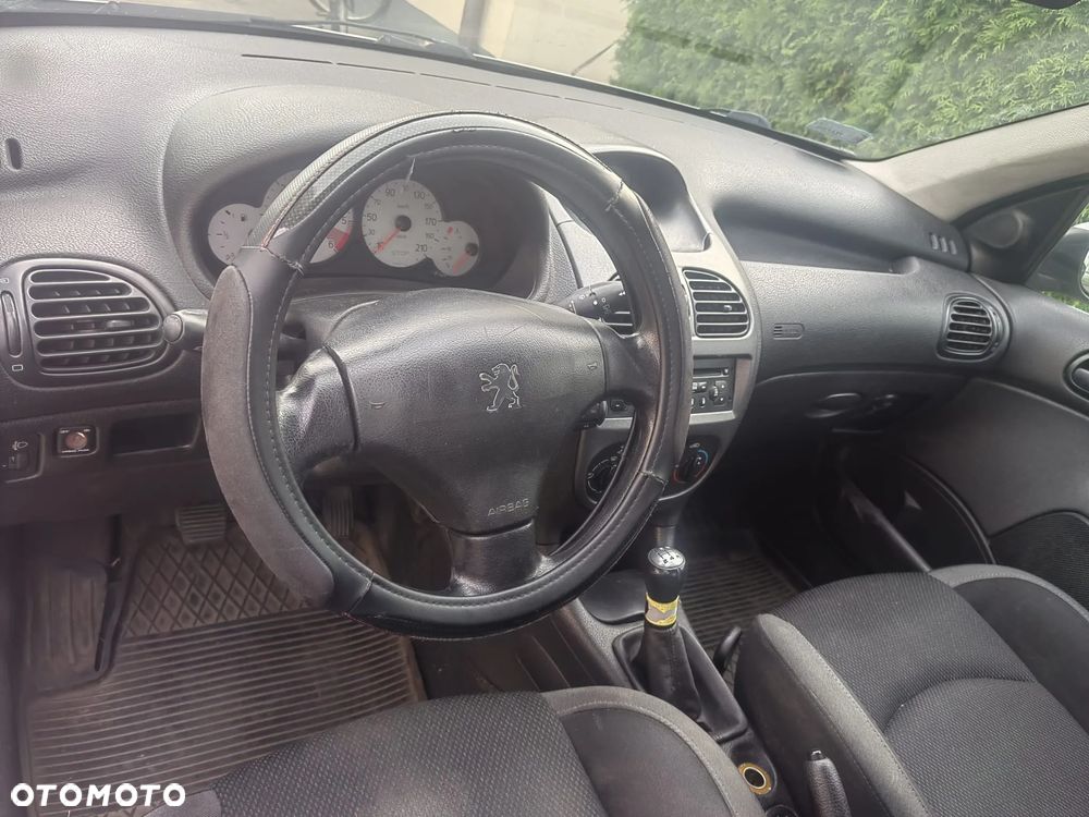 Peugeot 206 - 10