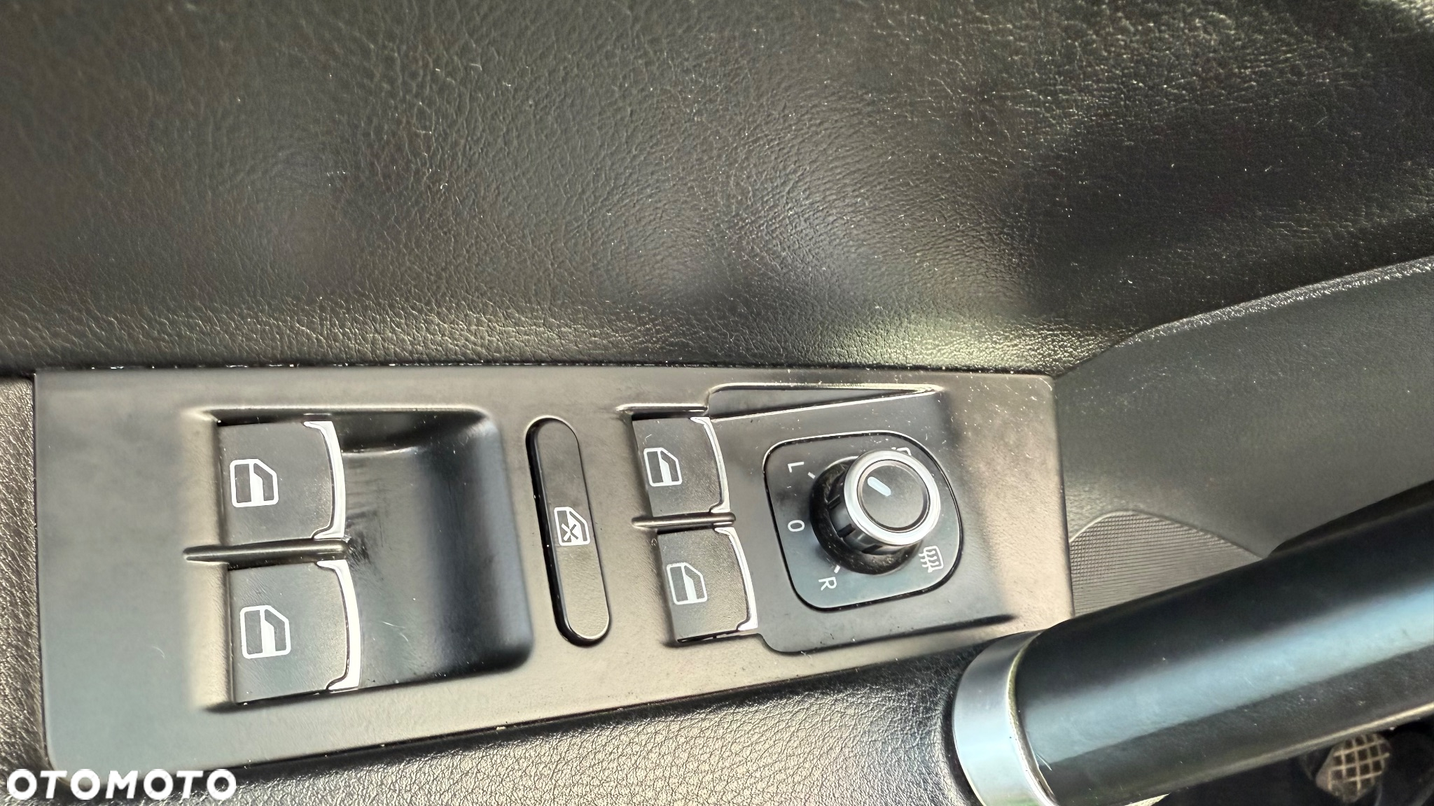Volkswagen Passat 2.0 TDI DPF Highline - 23