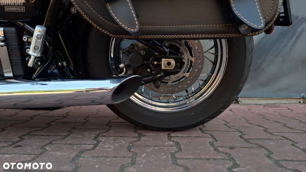 Triumph Bonneville - 11
