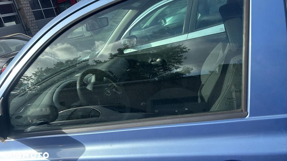 Szyba lewa prawa  przednia Nissan Micra K12 3D - 1