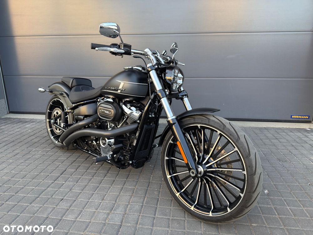 Harley-Davidson Softail Breakout - 1