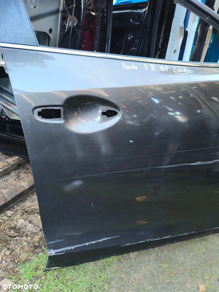 MAZDA 3 2013r- DRZWI PRAWE PRZEDNIE PRZÓD POZNAŃ GIEŁDA R130 MAZDA 3 2013r- DRZWI PRAWE PRZEDNIE PRZÓD POZNAŃ GIEŁDA R132 - 2