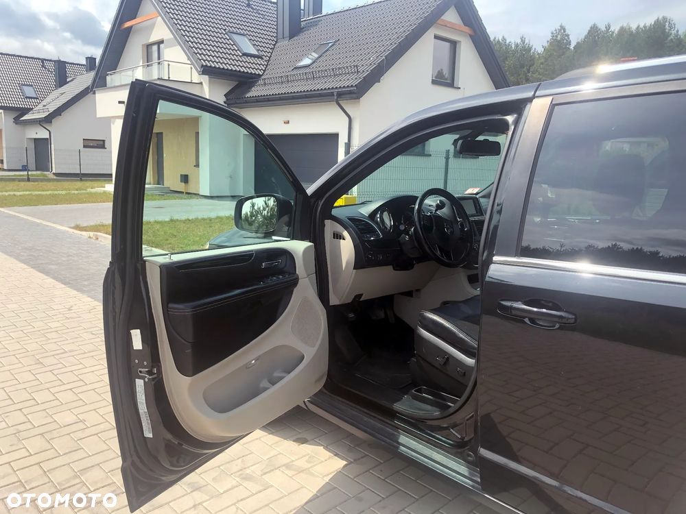 Dodge Grand Caravan - 10
