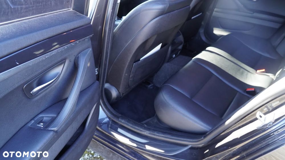 BMW Seria 5 520d xDrive - 23