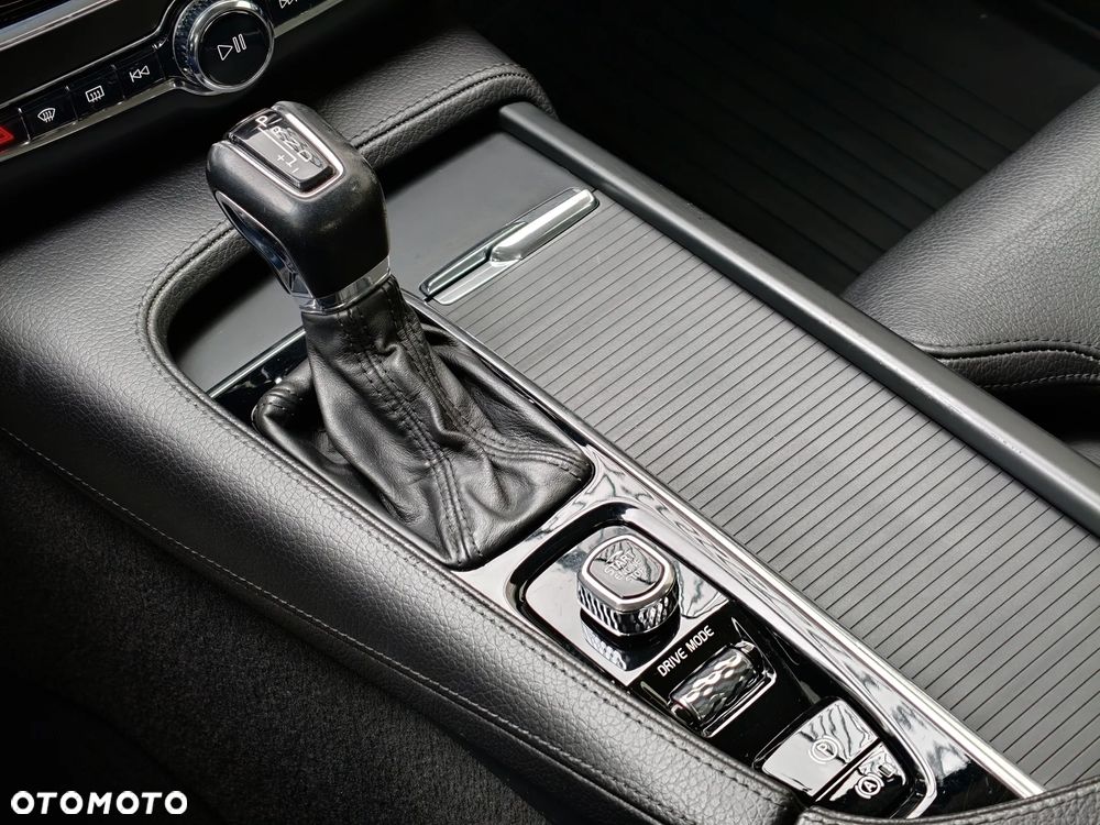 Volvo S90 D4 Momentum Pro - 33