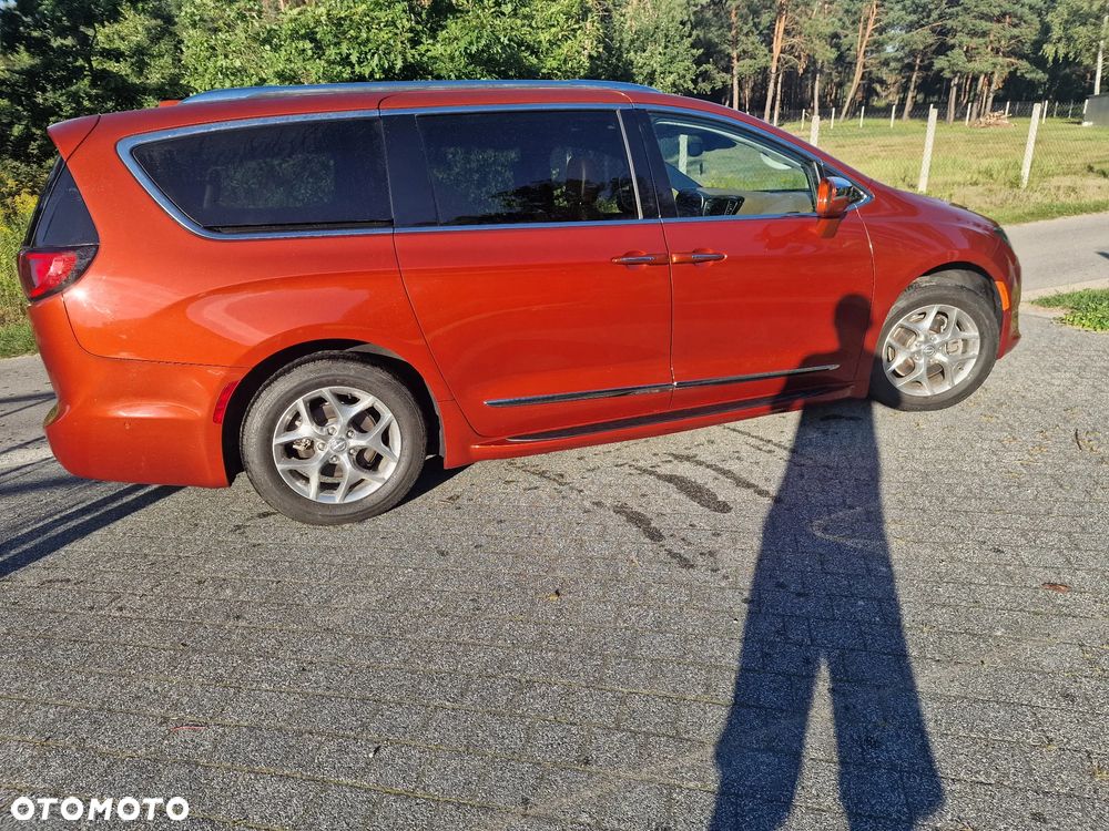 Chrysler Pacifica - 24