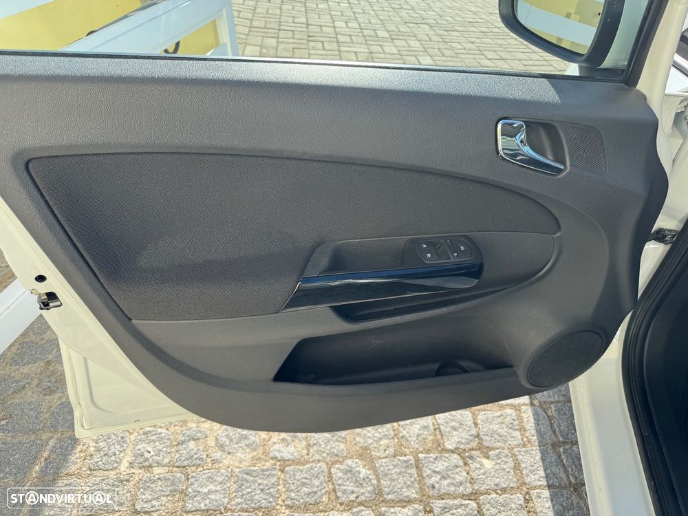 Opel Corsa 1.2 Cosmo - 35