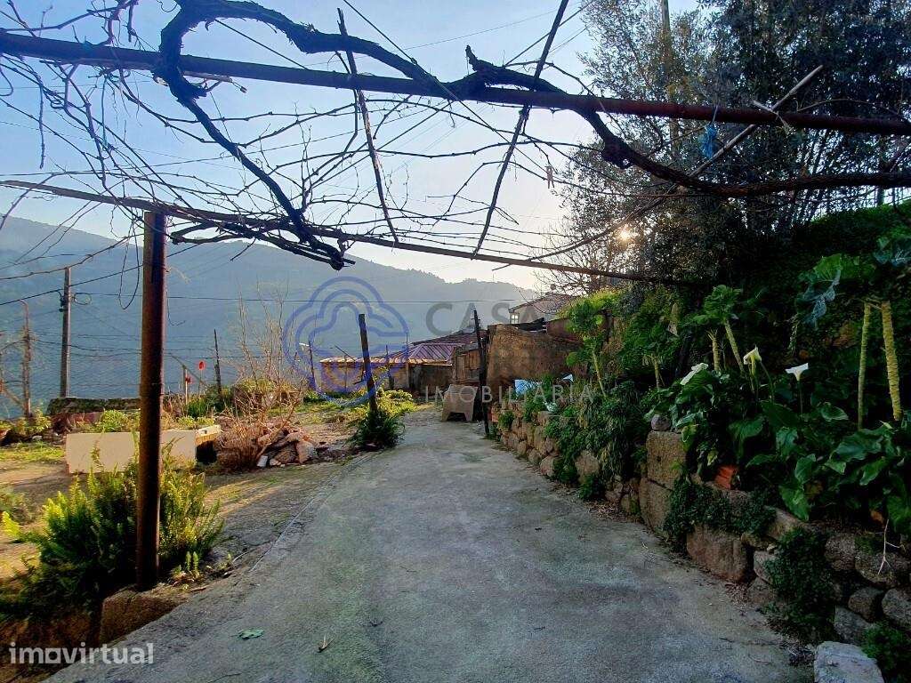 CASA PARA RECUPERAR NO CENTRO DE FRENDE, BAIÃO - Grande imagem: 5/25