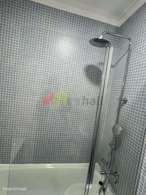 Apartamento T2 com 2 varandas e garagem box - Grande imagem: 5/6