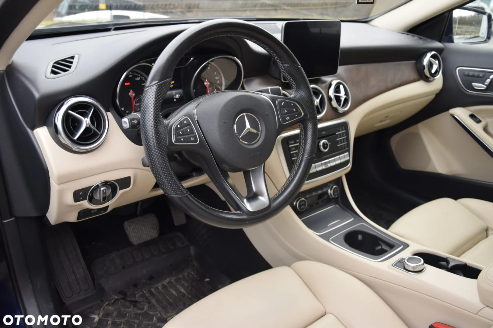 Mercedes-Benz GLA 250 4-Matic - 12