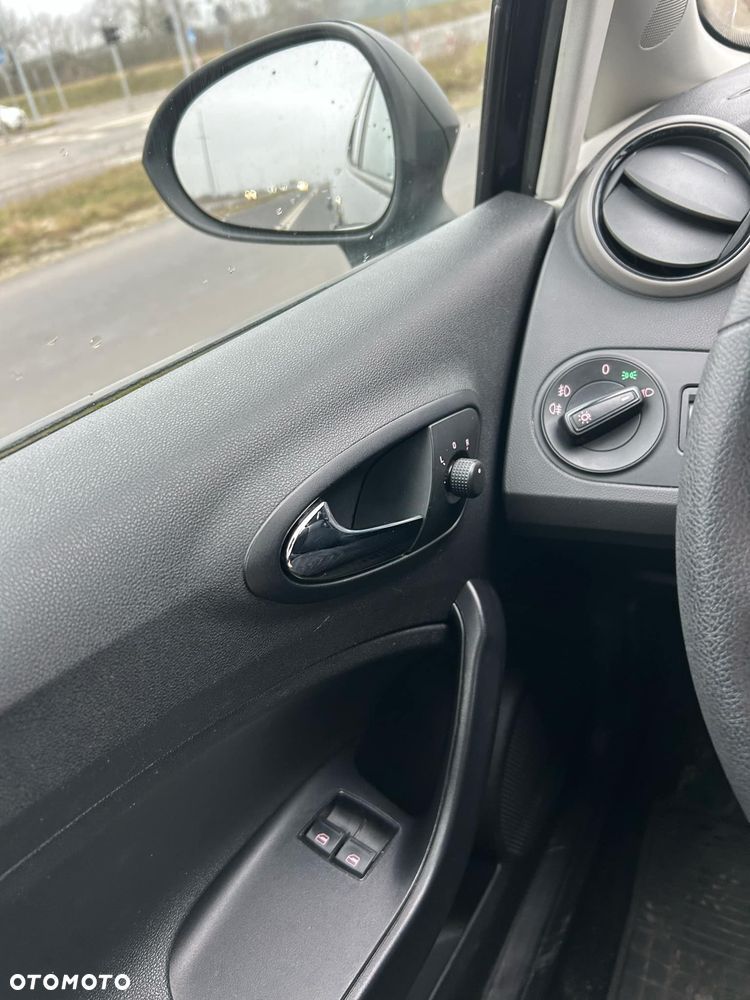 Seat Ibiza 2016 photo 2