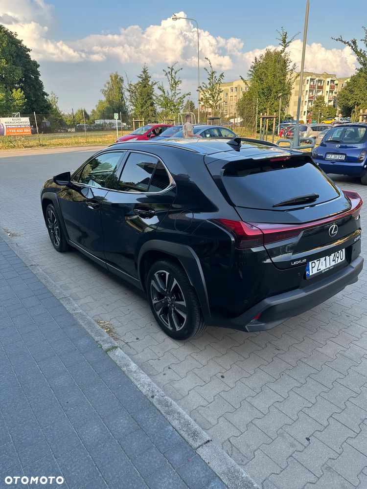 Lexus UX - 4