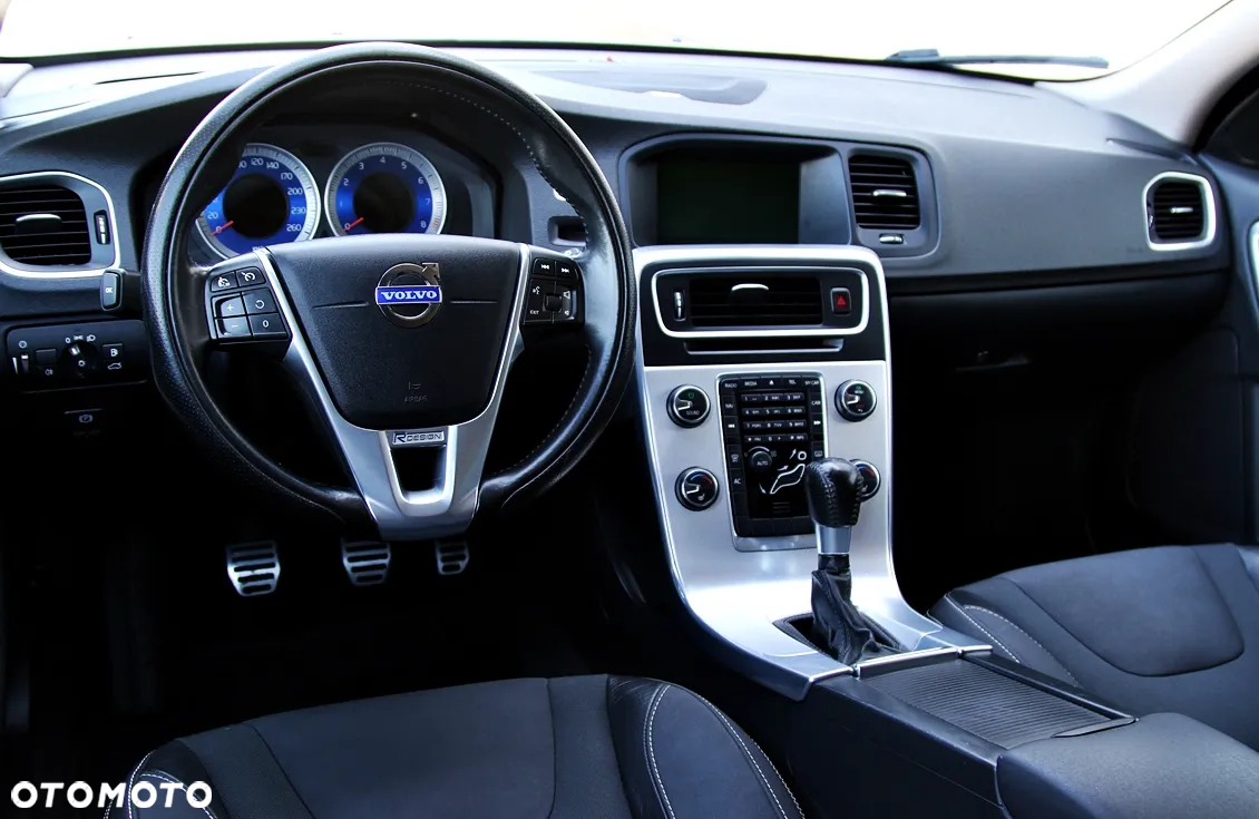 Volvo V60 2.0T R-Design - 34