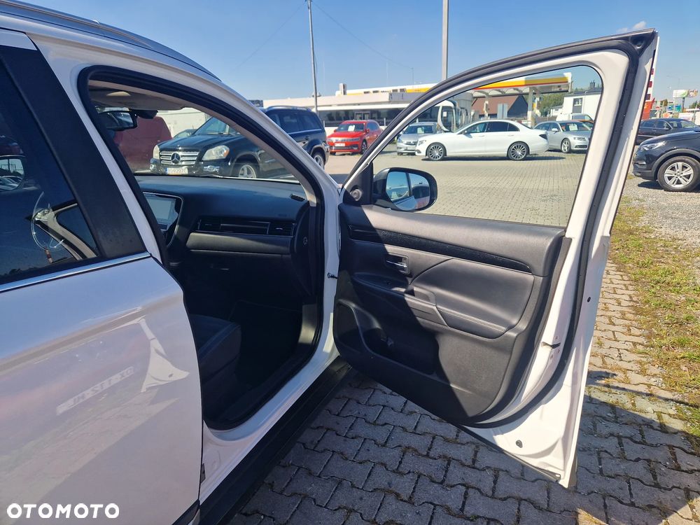 Mitsubishi Outlander 2.0 2WD CVT Diamant - 37