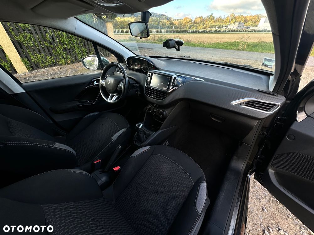 Peugeot 208 - 10
