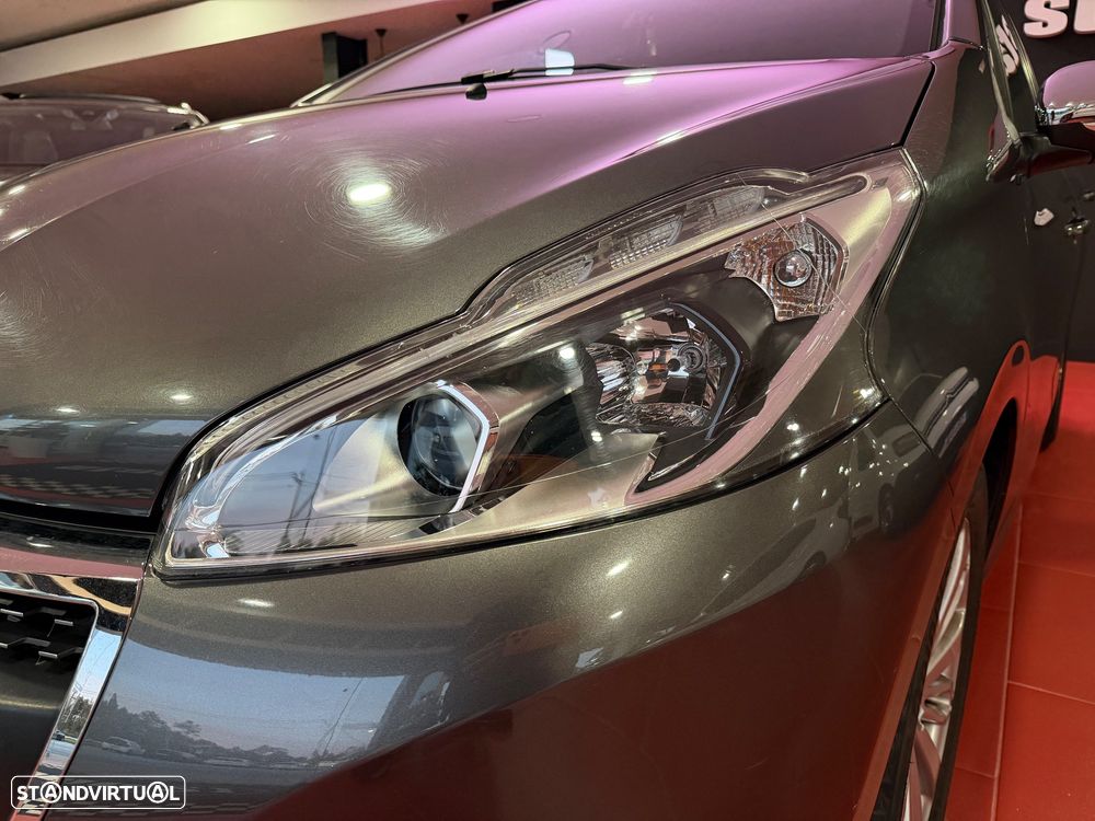 Peugeot 208 1.2 PureTech Signature - 11