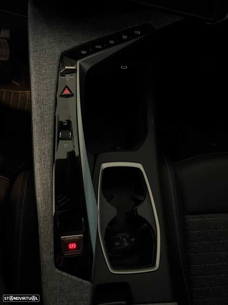 Peugeot E-5008 73 kWh Allure - 18
